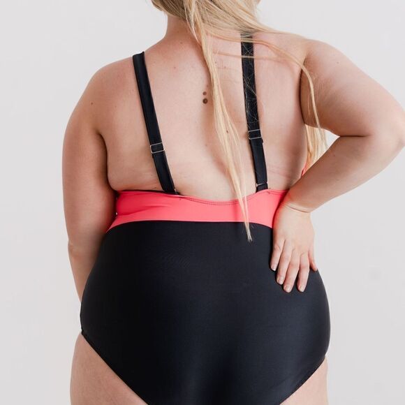 NWT XXL - Full Coverage, Supportive One Piece in Hot Pink and Black - Picture 3 of 8